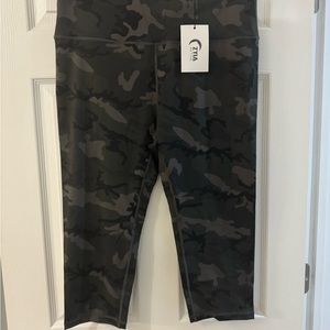 Zyia Forest Camo Luxe Hi-Rise Capri 20"